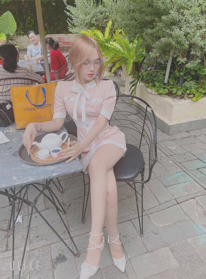 Người dì an ủi cháu trai thường xuyên bị bắt nạt ở trường