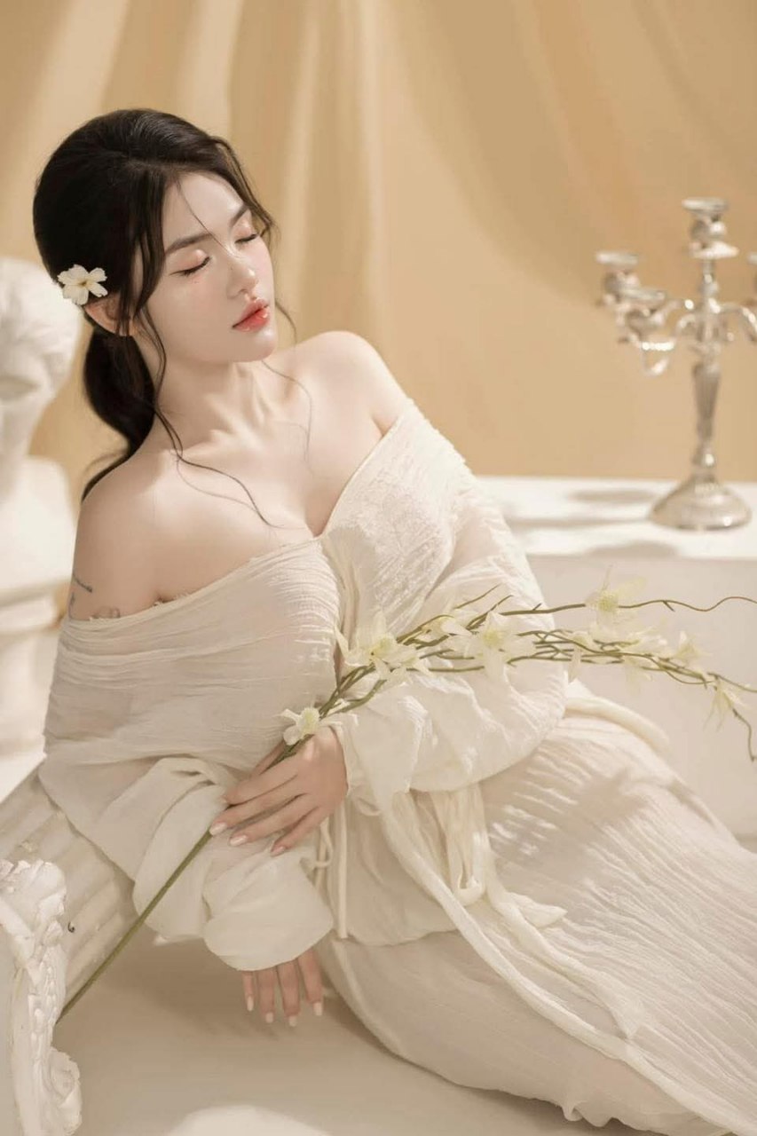 Nhấp lồn em đồng nghiệp chân dài
